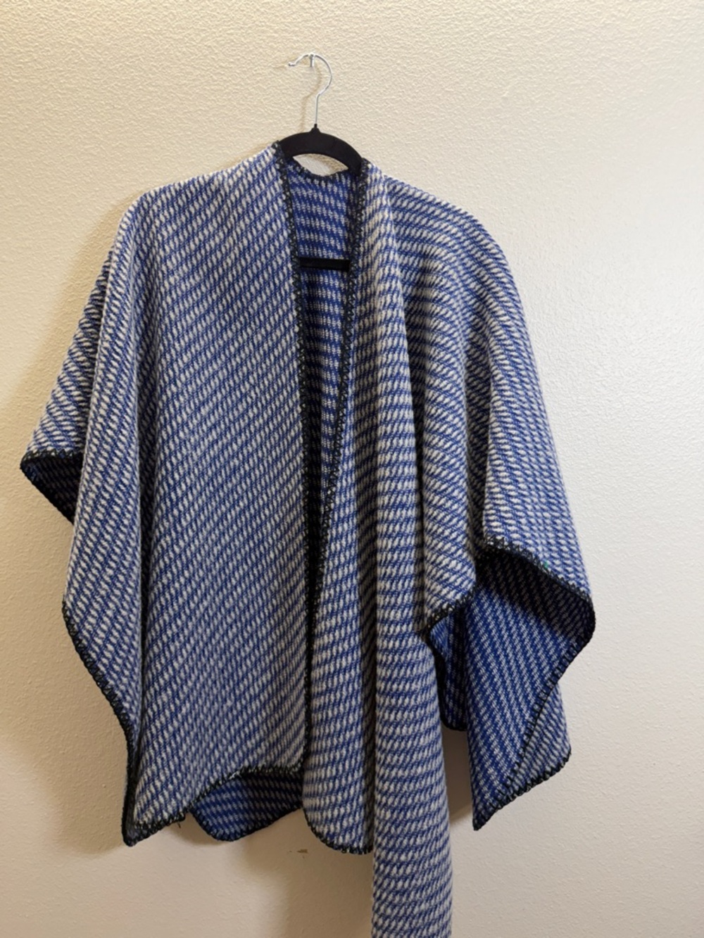 Source Unknown Blue and White Knit Shrug with Black Trim